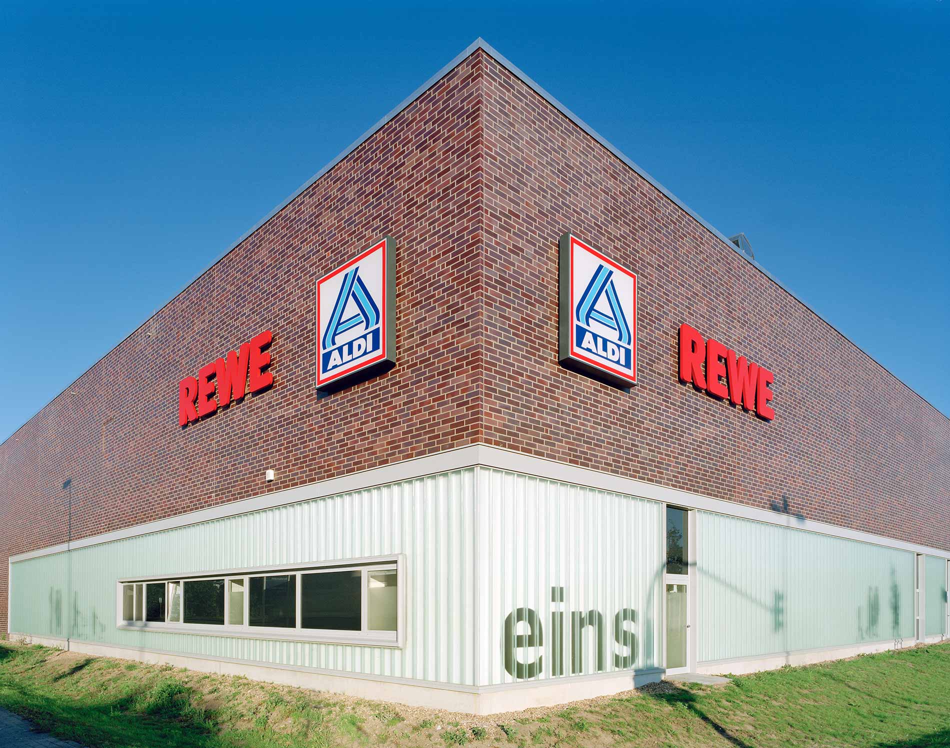 GJL+ Freie Architekten, EKZ Nahversorgungszentrum, Gütersloh, Foto: Klemens Ortmeyer