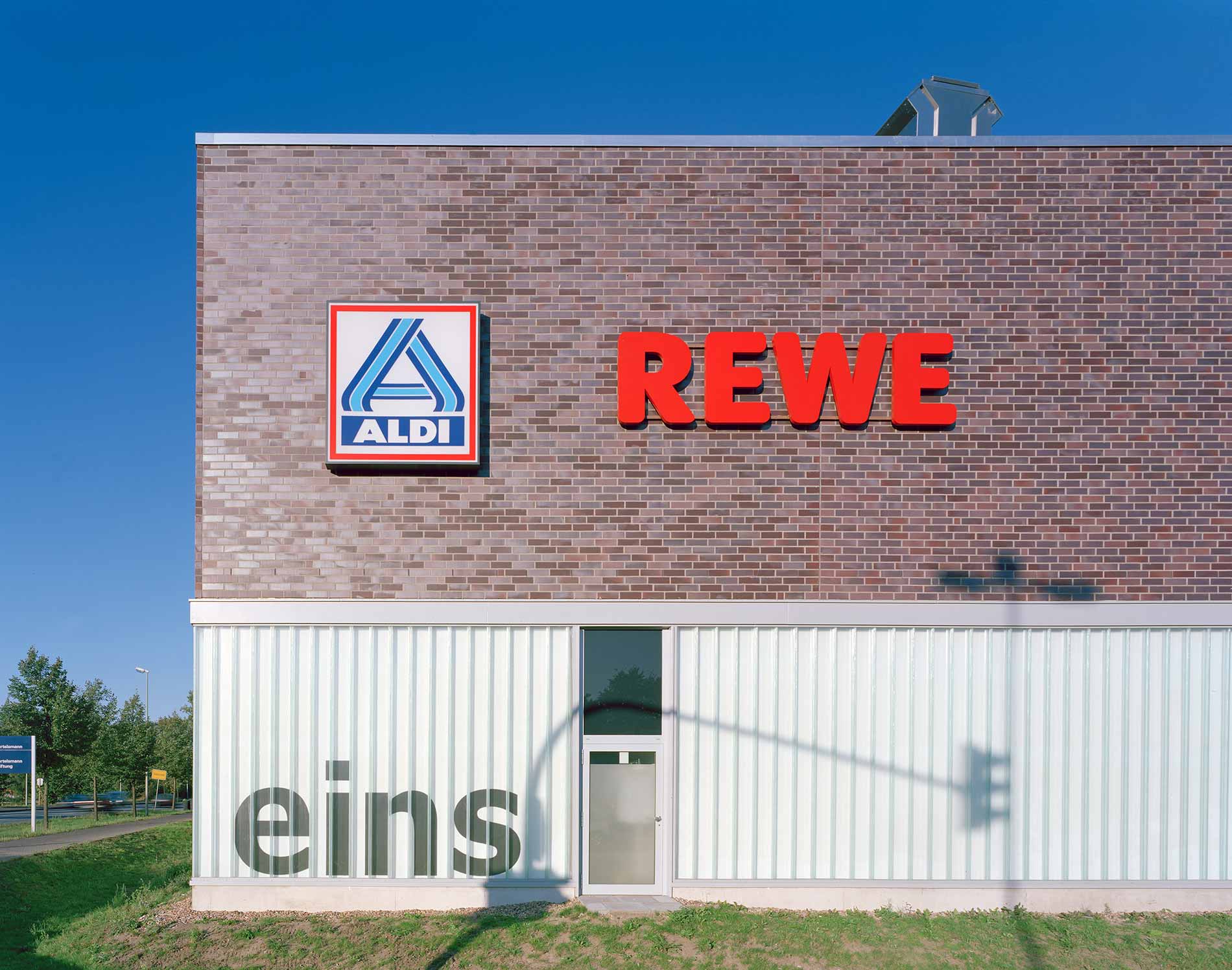 GJL+ Freie Architekten, EKZ Nahversorgungszentrum, Gütersloh, Foto: Klemens Ortmeyer