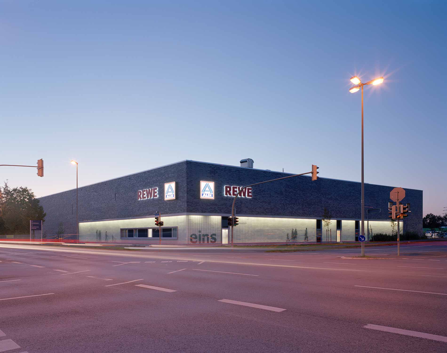 GJL+ Freie Architekten, EKZ Nahversorgungszentrum, Gütersloh, Foto: Klemens Ortmeyer